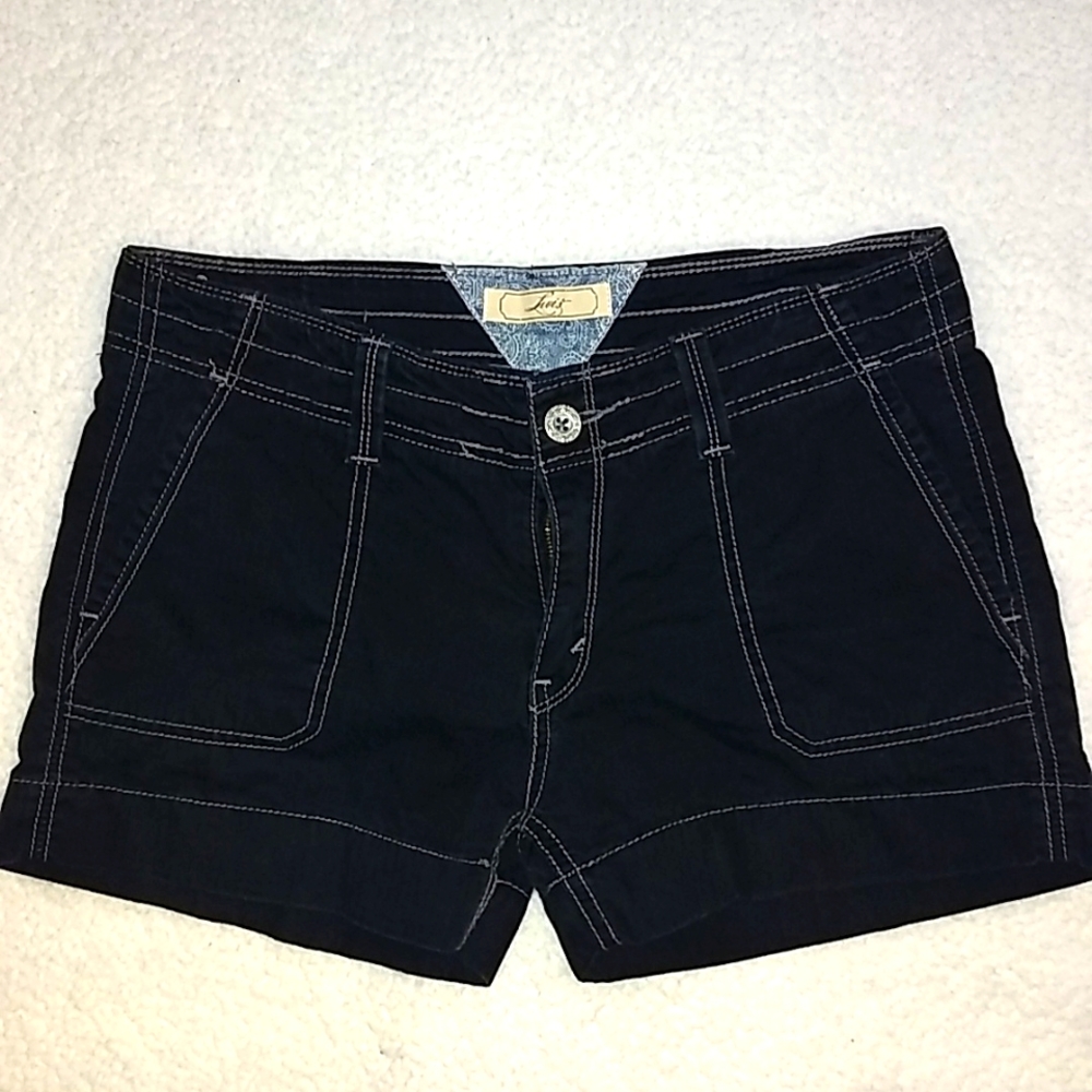 🤑Levi's Black Shorts